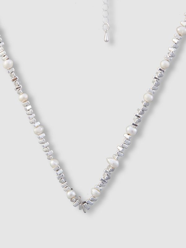 Globus Women Silver-Plated Pearls Minimal Necklace