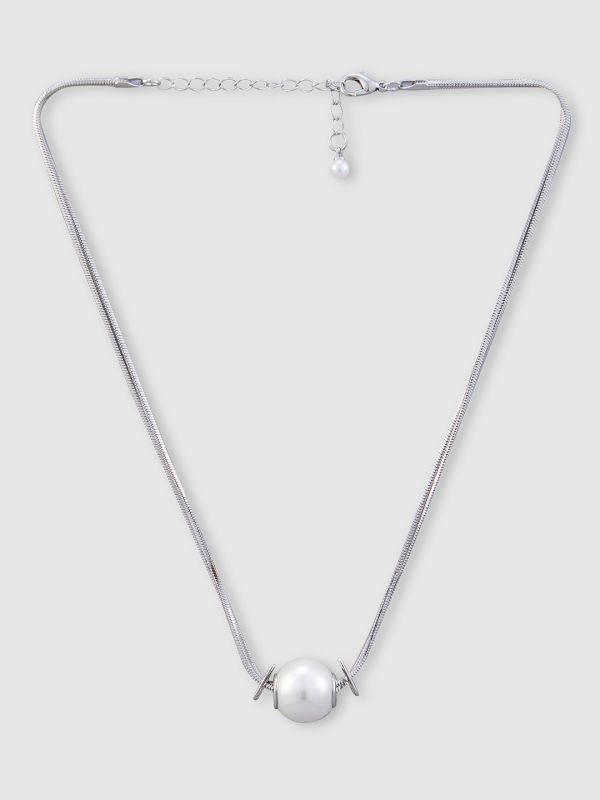 Globus Women Silver-Plated Pearls Minimal Necklace