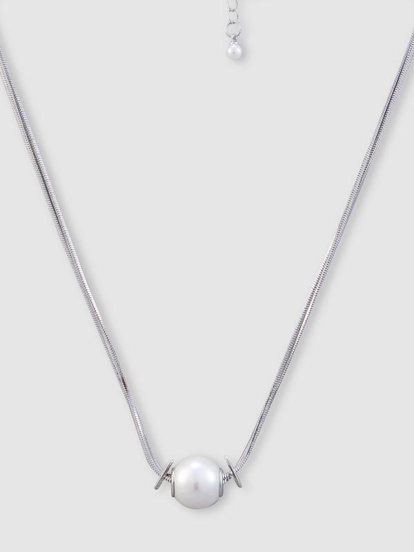 Globus Women Silver-Plated Pearls Minimal Necklace
