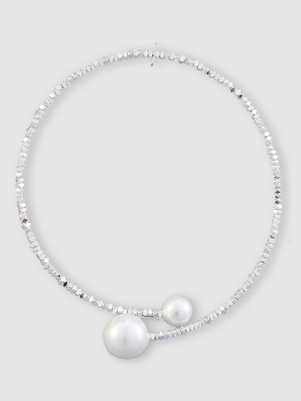 Globus Women Silver-Plated Pearls Statement Choker Necklace