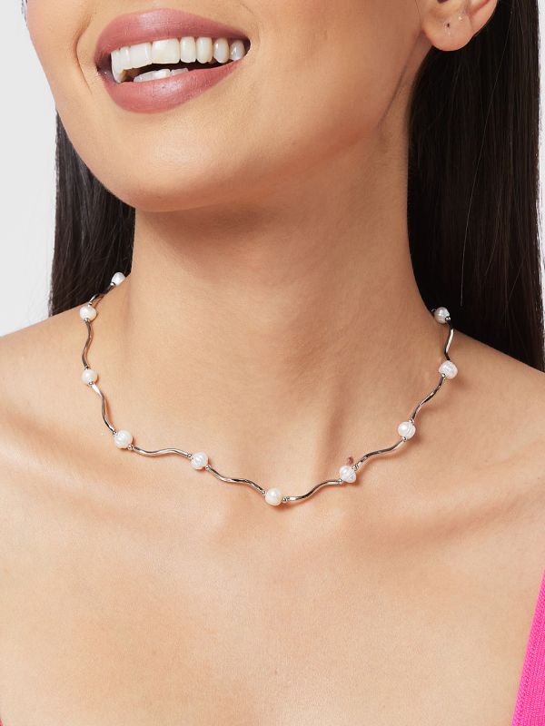 Globus Women Silver-Plated Pearls Minimal Necklace