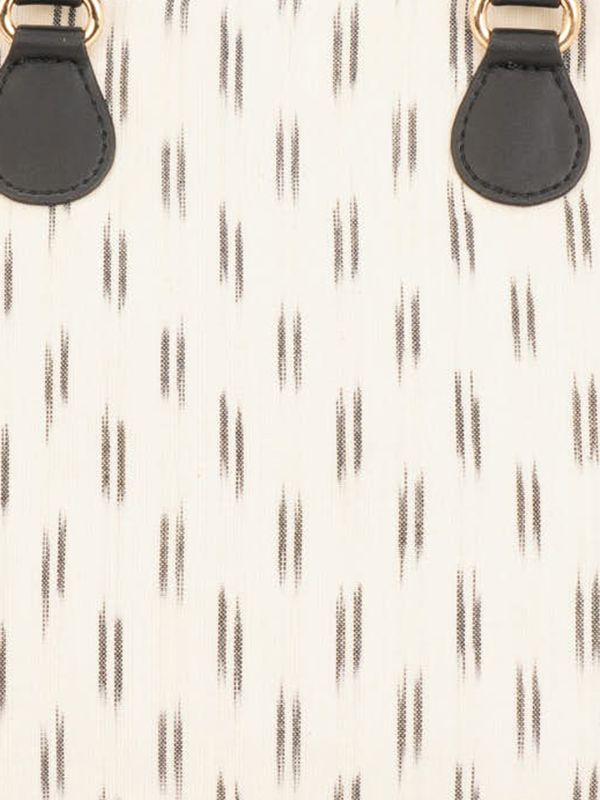 Globus Women Off White Vegan Leather Ikat Abstract Print Double Handle Handheld Bag 