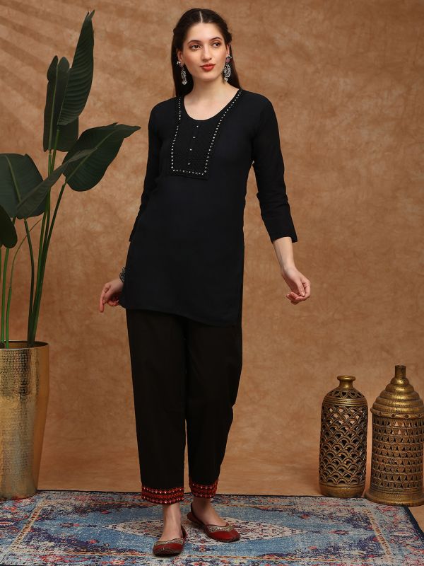 Globus Women Black Embroidered Hem Straight Fit Mid Rise Ethnic Pant
