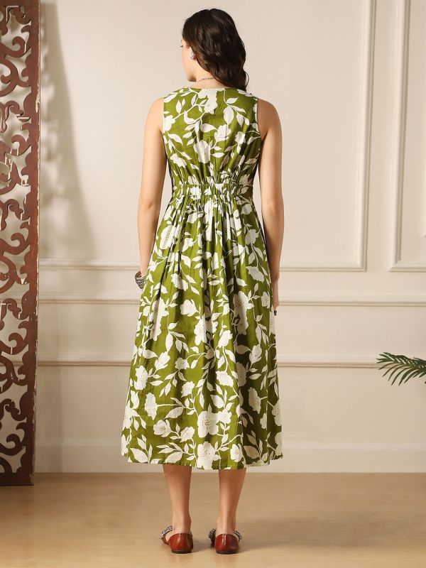 Globus Women Green Floral Print Wrap V-Neck Smocked Detail Fit & Flared Midi Dress 