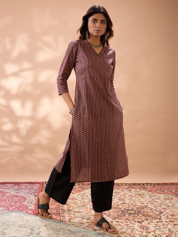 Globus Women Maroon Geometric Print V-Neck Calf Length Straight Kurta & Pant Set