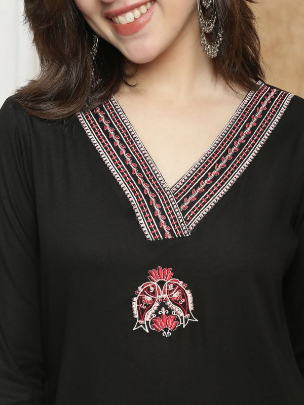 Globus Women Black V-Neck Embroidered Detail Straight Kurta & Pant Set