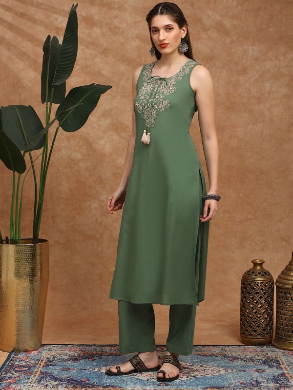 Globus Women Green Embroidered Yoke Tie-Up Detail Straight Kurta With Pants Set
