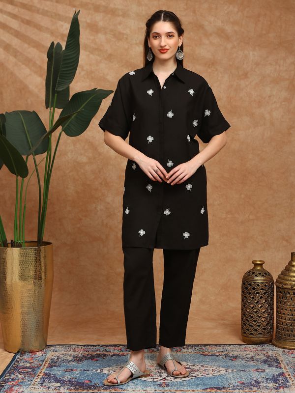 Globus Women Black Shirt Collar Extended Sleeves Floral Embroidered Straight Kurta With Pants Fusion Set