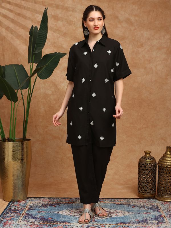 Globus Women Black Shirt Collar Extended Sleeves Floral Embroidered Straight Kurta With Pants Fusion Set