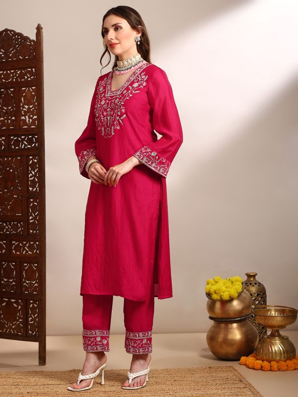Globus Women Pink Floral Embroidered V-Neck Bell Sleeves Straight Kurta With Pants Festive Set