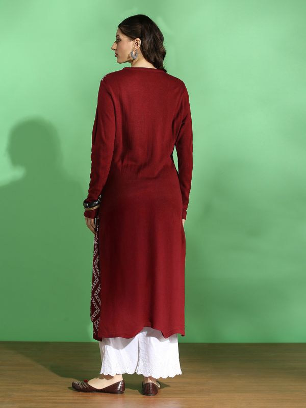 Globus Women Maroon Round Neck Full Sleeves Placement Weave Knitted Acrylic Loose Fit Winter Wear Kurta