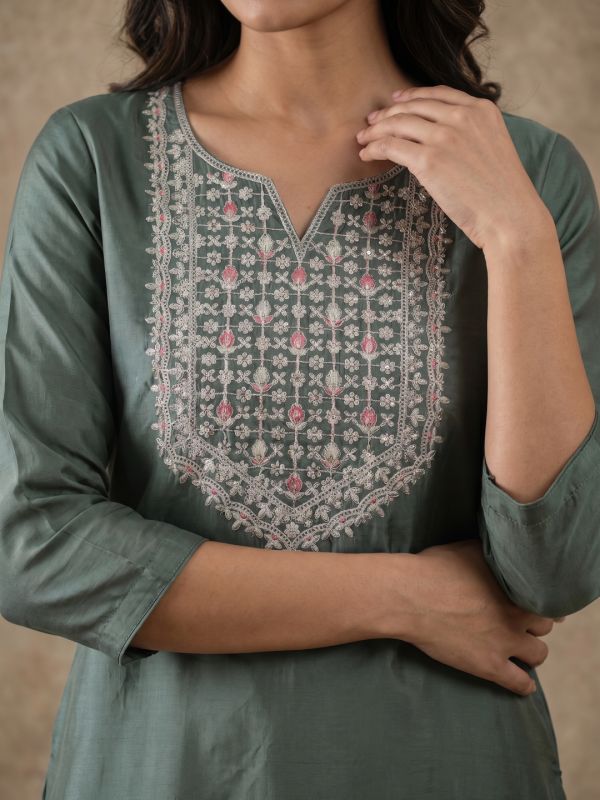 Globus Women Green Sequinned & Zari Embroidered Yoke Round Neck Scalloped Sleeves Side Slits Festive Kurta