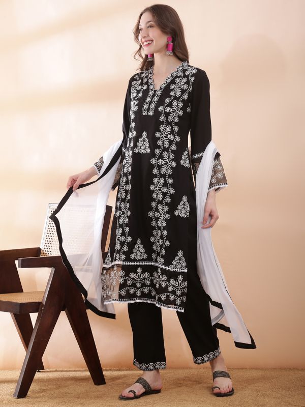 Globus Women Black Scalloped V-Neck Bell Sleeves Floral Embroidered Straight Kurta With Pants & Dupatta Festive Set