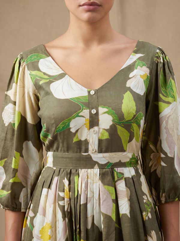 Globus Women Green V-Neck Puff Sleeves Floral Print Pleated Fit & Flare Maxi Dress With Belt
