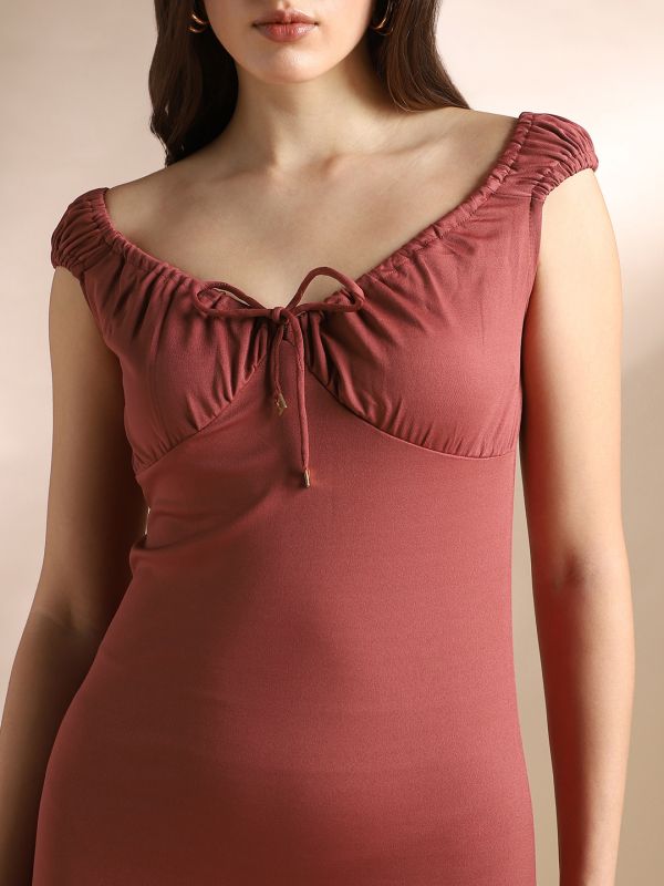 Globus Women Rust Sweetheart Neck Tie-ups Detail Gathered Midi Bodycon Dress