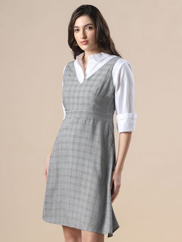 Globus Women Black Checkered V-Neck Sleeveless Fit & Flare Mini Dress