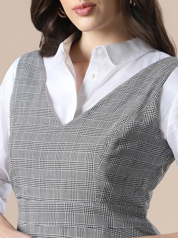 Globus Women Black Checkered V-Neck Sleeveless Fit & Flare Mini Dress