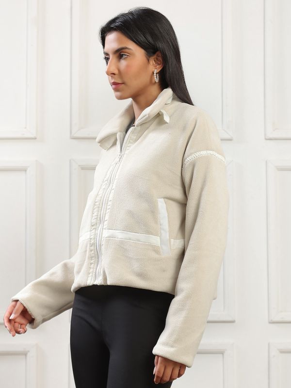 Globus Women Beige Spread Collar Long Drop Shoulder Sleeves Faux Fur Trim 2 Pockets Oversized Winterwear Jacket