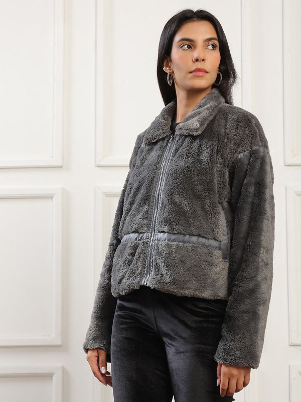 Globus Women Grey Spread Collar Long Drop Shoulder Sleeves Faux Fur Trim 2 Pockets Oversized Winterwear Jacket