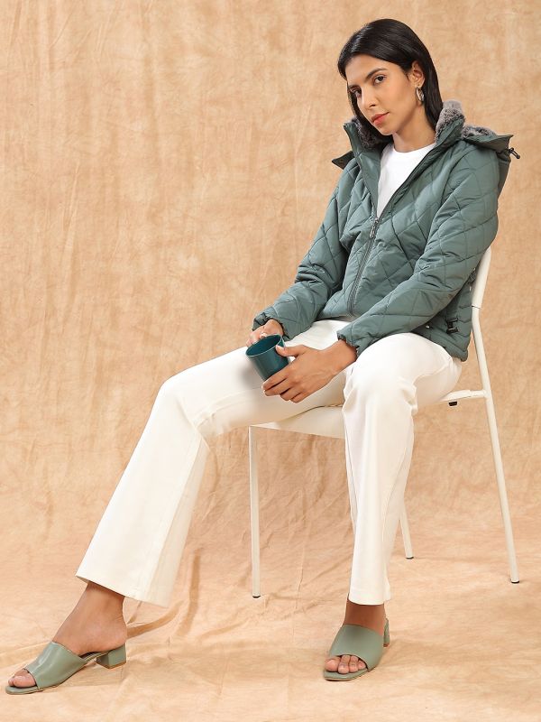 Globus Women Green Mock Neck Front Zip Belted Winter Wear Insulator Puffer Jacket With Detachable Soft Functional Hood