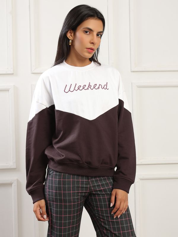 Globus Women Brown Colorblock & Typography Print Round Neck Drop Shoulder Sleeves Ribbed Hem Oversized Pullover Heavy Fleece Sweatshirt 