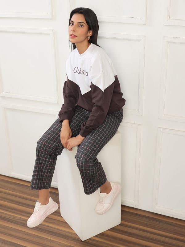 Globus Women Brown Colorblock & Typography Print Round Neck Drop Shoulder Sleeves Ribbed Hem Oversized Pullover Heavy Fleece Sweatshirt 