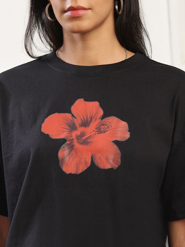 Globus Women Black Round Neck Drop Shoulder Sleeves Floral Print Oversized T-Shirt