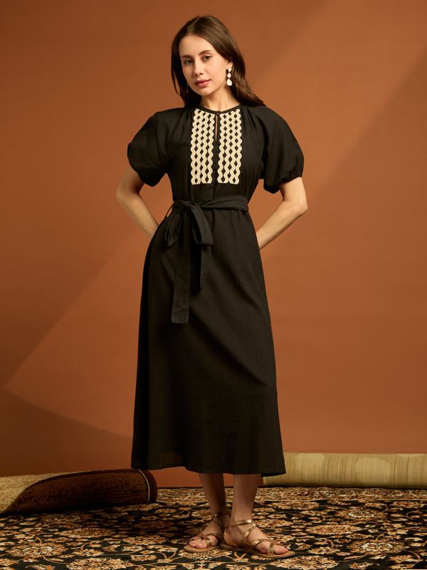 Globus Women Black Keyhole Neck Raglan Sleeves Lace Inserts A-line Midi Cotton Fusion Dress With Belt
