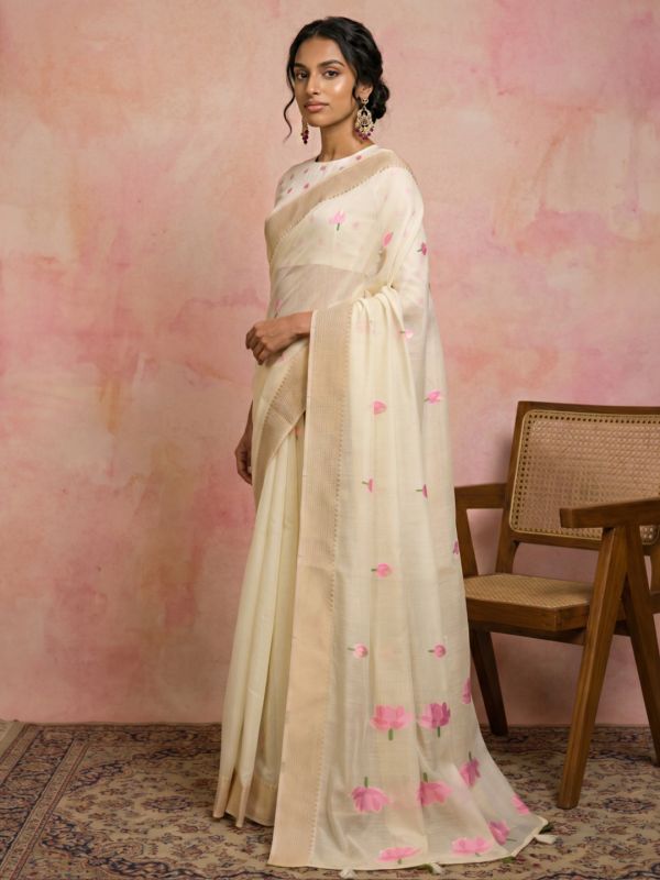 Globus Women Off White Cotton Silk Floral Print Woven Design Tassel Border Saree With Unstitched Blouse Piece
