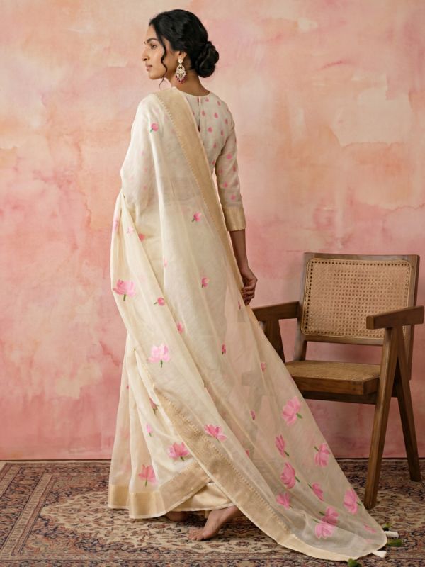 Globus Women Off White Cotton Silk Floral Print Woven Design Tassel Border Saree With Unstitched Blouse Piece