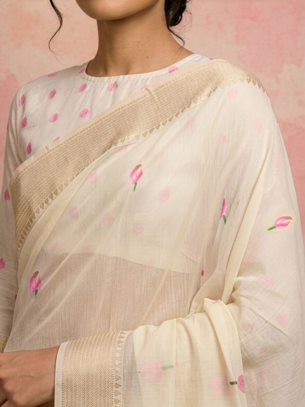 Globus Women Off White Cotton Silk Floral Print Woven Design Tassel Border Saree With Unstitched Blouse Piece