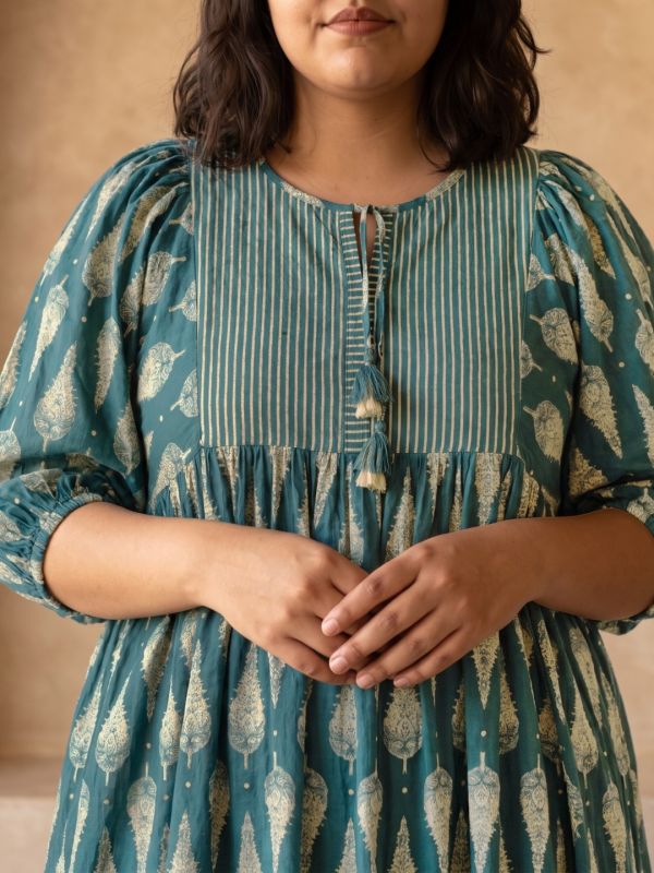 Globus Gloplus Women Teal Ethnic Print Round Tie-Up Neck Bishop Sleeves A-Line Plus Size Midi Dress