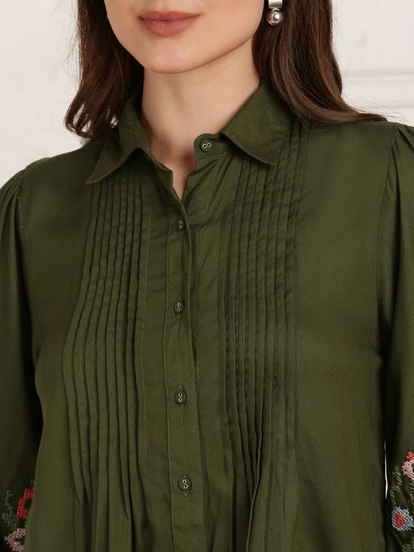 Globus Women Green Floral Embroidered Sleeves Collared Neck Pleated Flared Hem Top