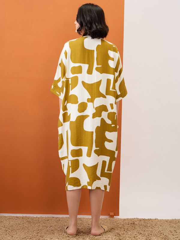Globus Women Brown Abstract Print Collared Neck Batwing Sleeves Straight Hem Oversized Fusion Midi Shirt Dress