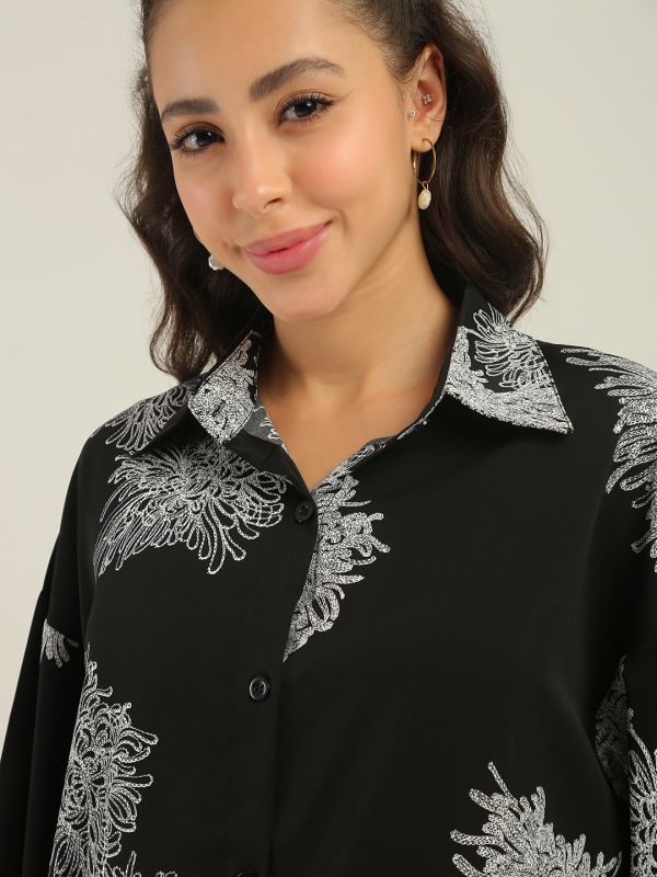 Globus Women Black Floral Print Collared Neck Cuffed Sleeves Curved Hem Shirt