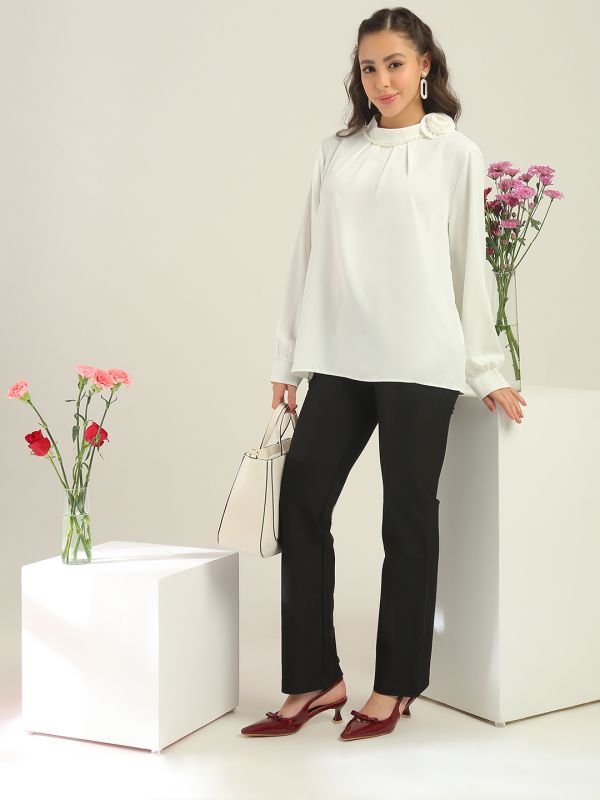 Globus Women White Cuffed Sleeves Round Neck Pearl Chain Detail Floral Applique Pleated Party Top