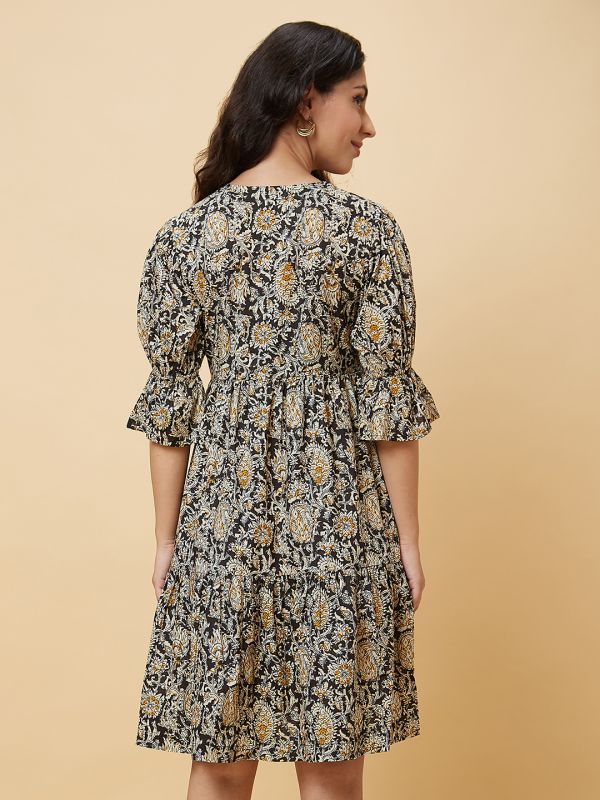 Globus Women Black Floral Print V-Neck A-Line Tiered Dress