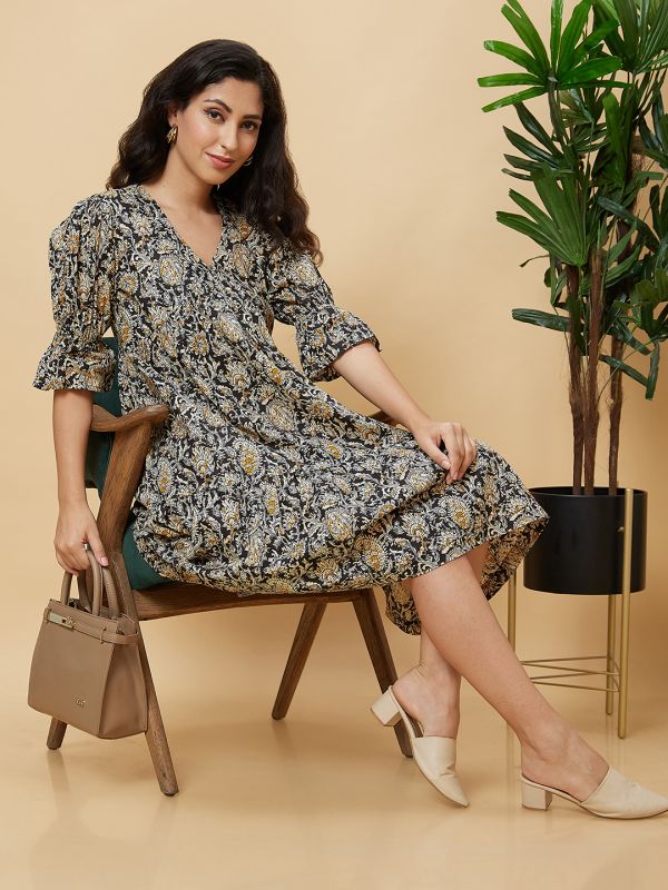 Globus Women Black Floral Print V-Neck A-Line Tiered Dress