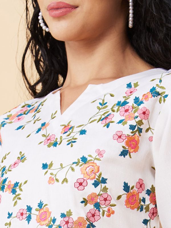 Globus Women Ecru Embroidered Round Neck Straight Kurta