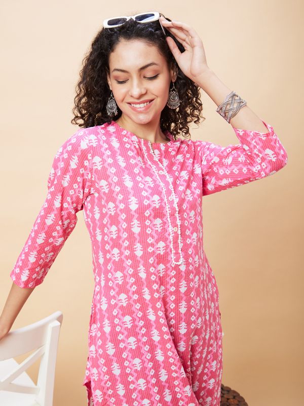 Globus Women Pink Ethnic Motifs Print Round Neck Lace Detailing Straight Fusion Kurta