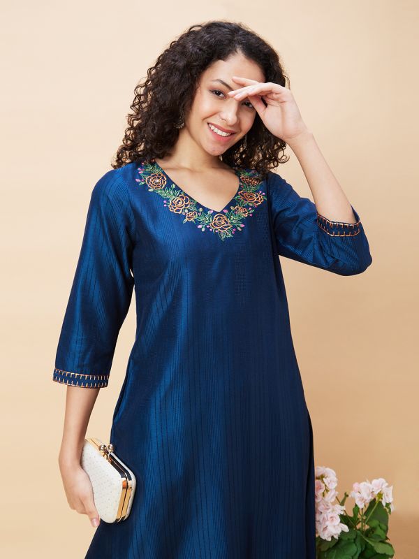 Globus Women Teal Solid Floral Embroidered V-Neck Dobby A-Line Kurta