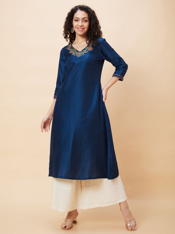 Globus Women Teal Solid Floral Embroidered V-Neck Dobby A-Line Kurta