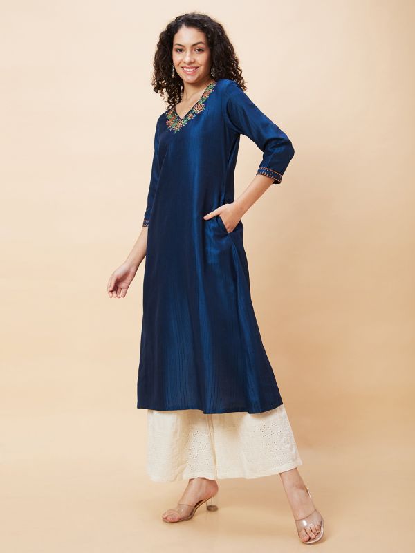 Globus Women Teal Solid Floral Embroidered V-Neck Dobby A-Line Kurta