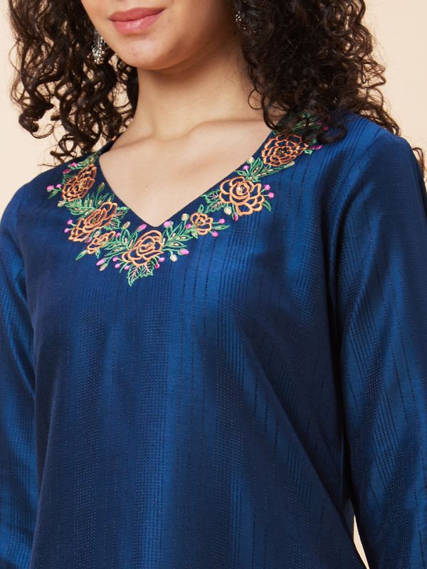 Globus Women Teal Solid Floral Embroidered V-Neck Dobby A-Line Kurta