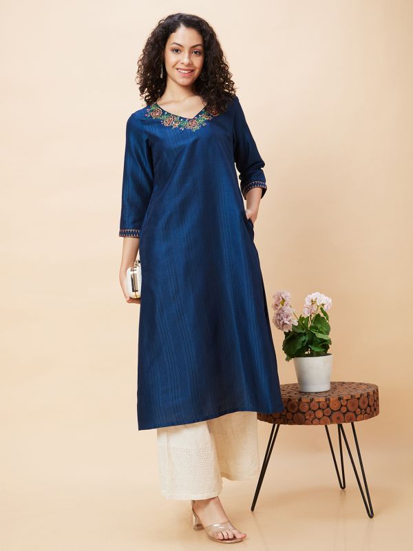 Globus Women Teal Solid Floral Embroidered V-Neck Dobby A-Line Kurta
