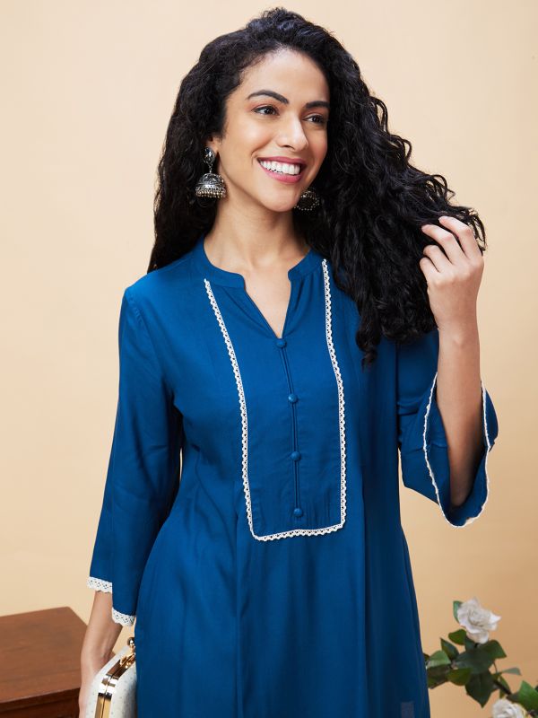 Globus Women Blue Solid Mandarin Collar Lace Insert Detailing Straight Kurta