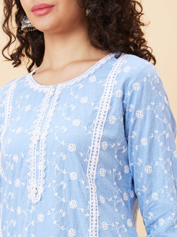 Globus Women Blue Embroidered Round Neck Straight Kurta