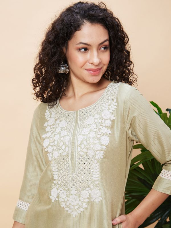 Globus Women Green Embroidered Round Neck Straight Kurta with Sequinned Highlight