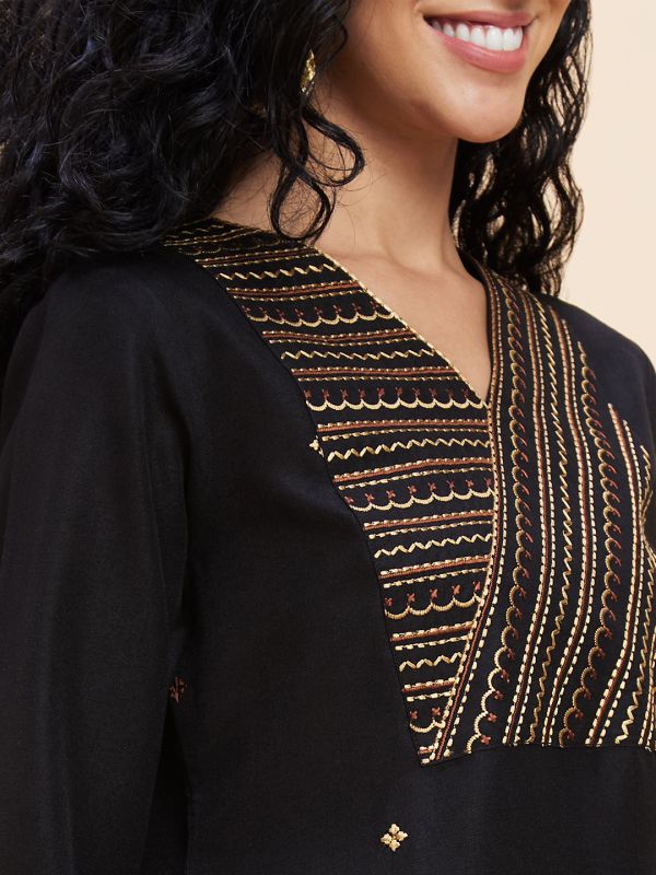 Globus Women Black Yoke Embroidered V-Neck Straight Kurta