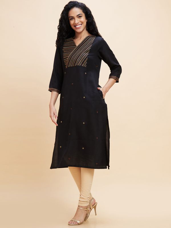 Globus Women Black Yoke Embroidered V-Neck Straight Kurta
